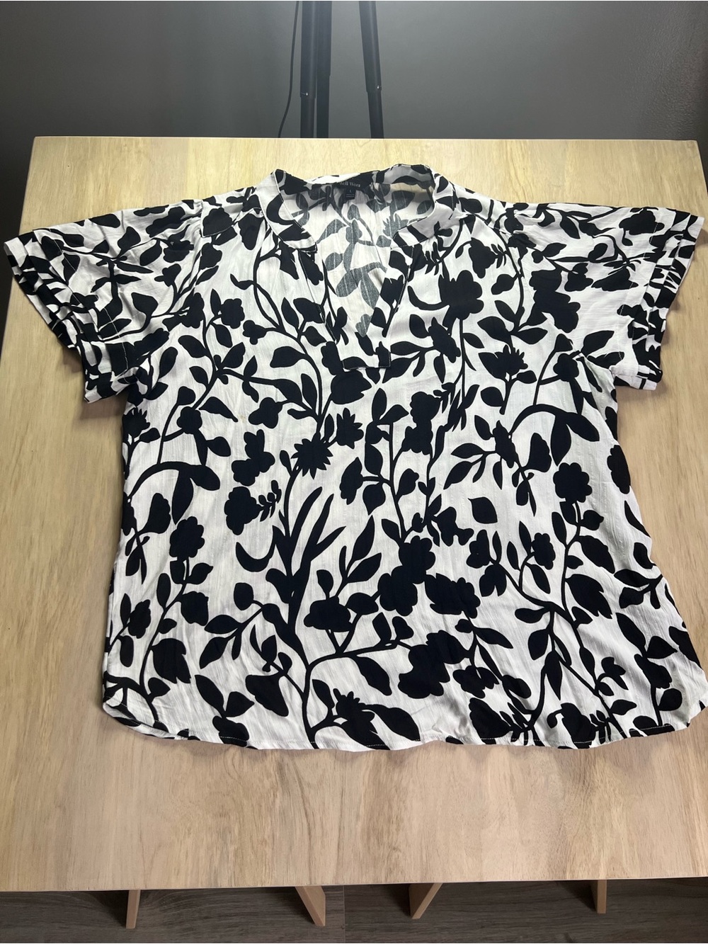 Well Worn Black & White Floral V-Neck Blouse